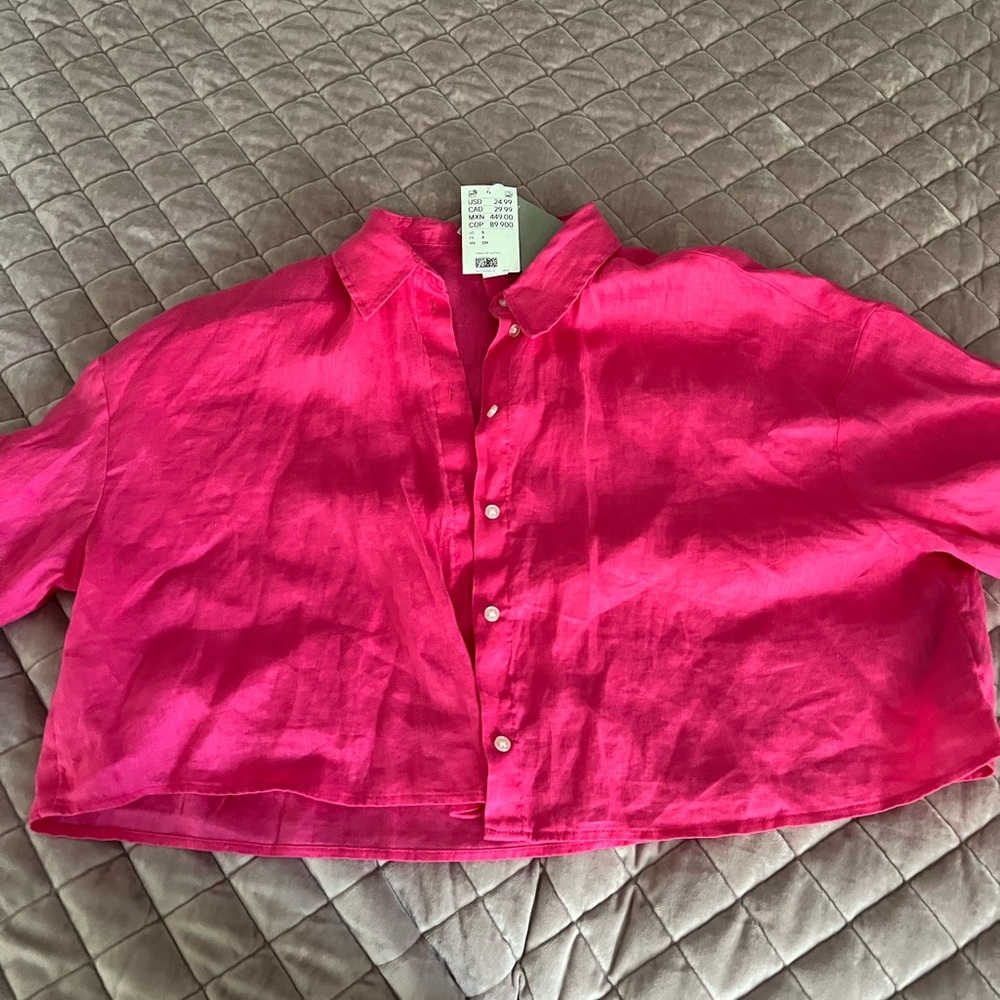 Cropped pink shirt
